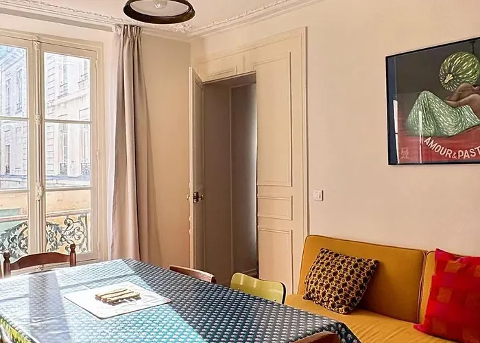 דירה Large 4-room In 5th Cuvier *