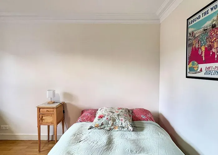 Large 4-room In 5th Cuvier Апартаменты